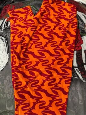LuLaRoe Orange & Red Abstract Print Leggings